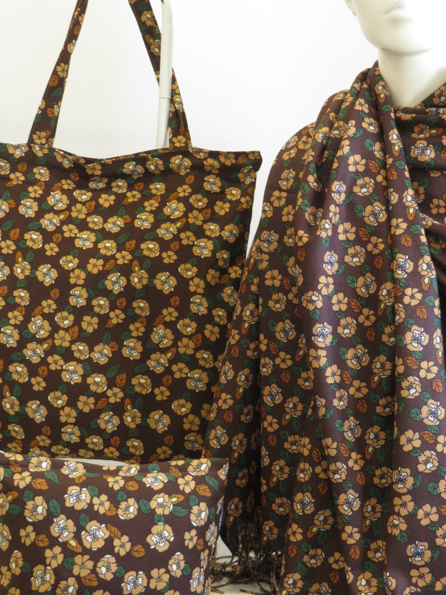 Conjunto floral chocolate