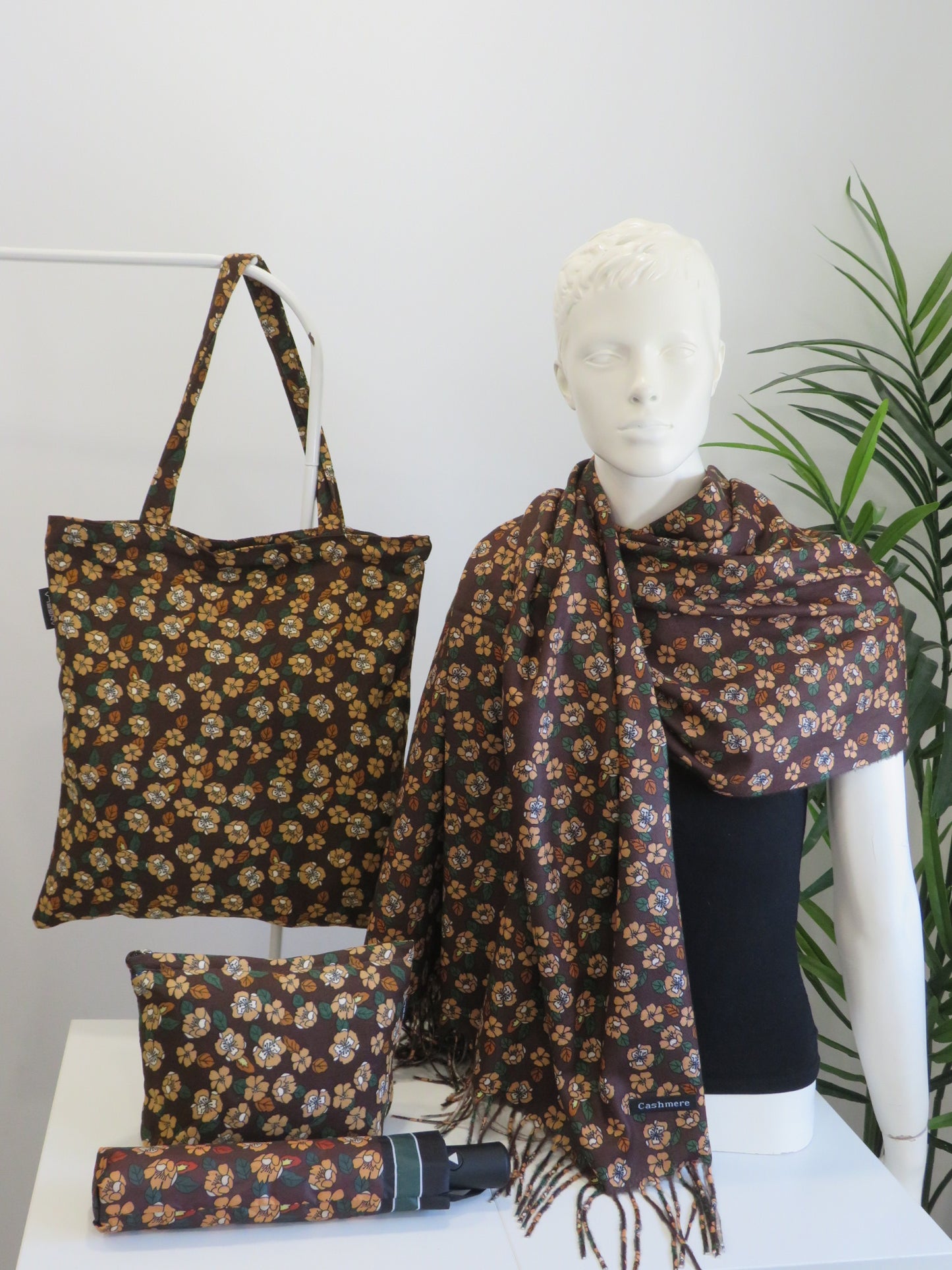 Conjunto floral chocolate