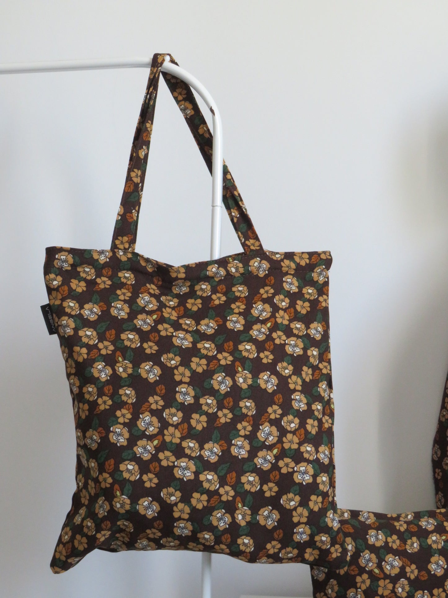 Conjunto floral chocolate