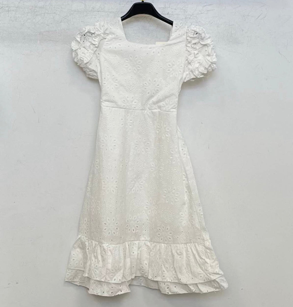 Bata perforada niña